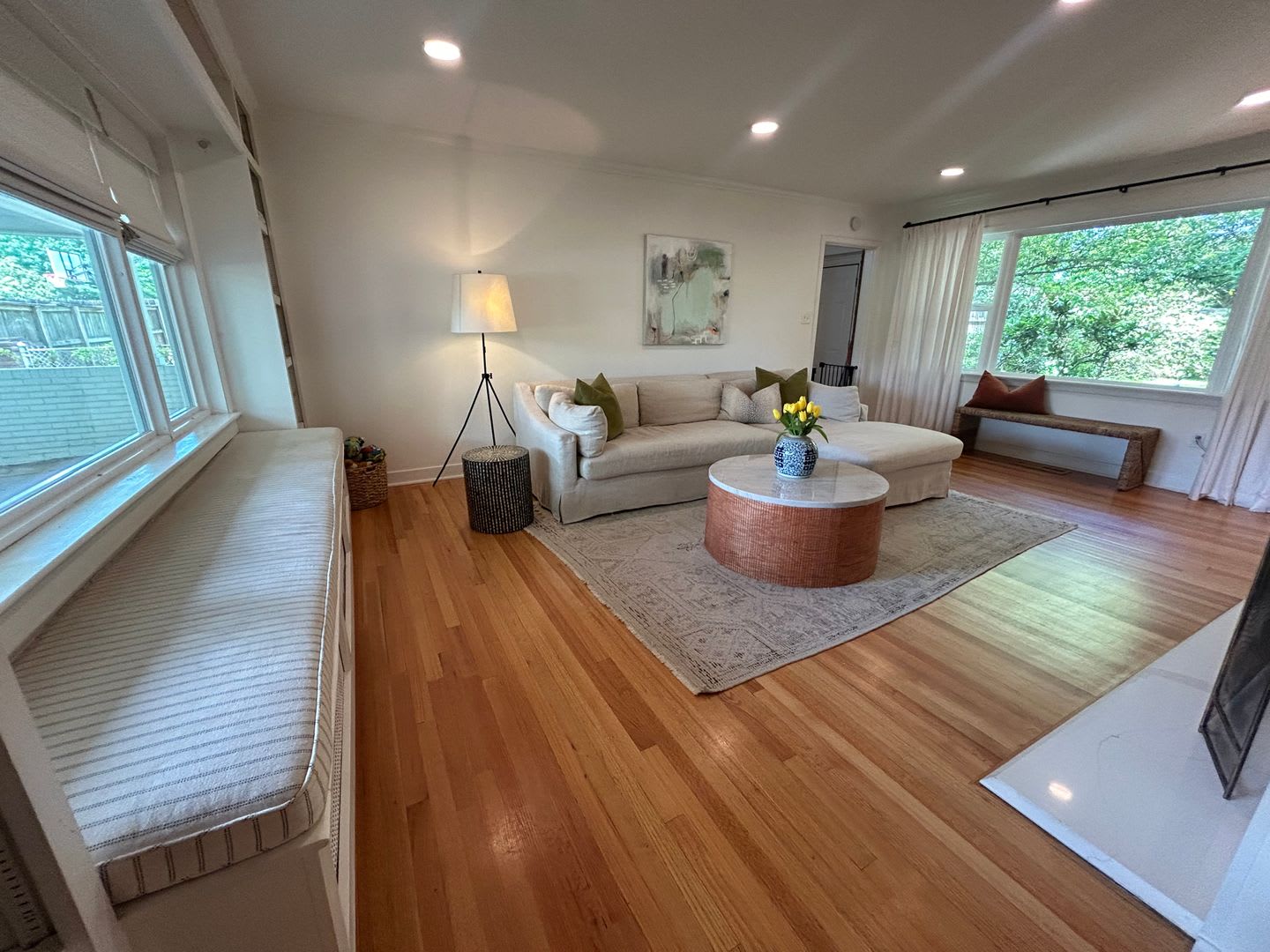 Great Location! Completely Renovated! Huge Backyard! Pets welcome, fees apply. – photo 5