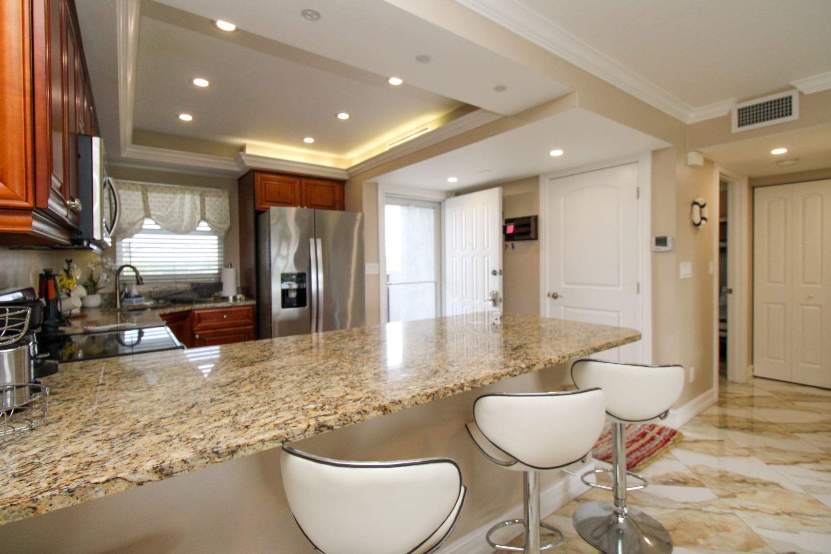 ***STUNNING TOP-FLOOR GOLF COURSE VIEWS***FURNISHED ANNUAL RENTAL***LELY*** – photo 1