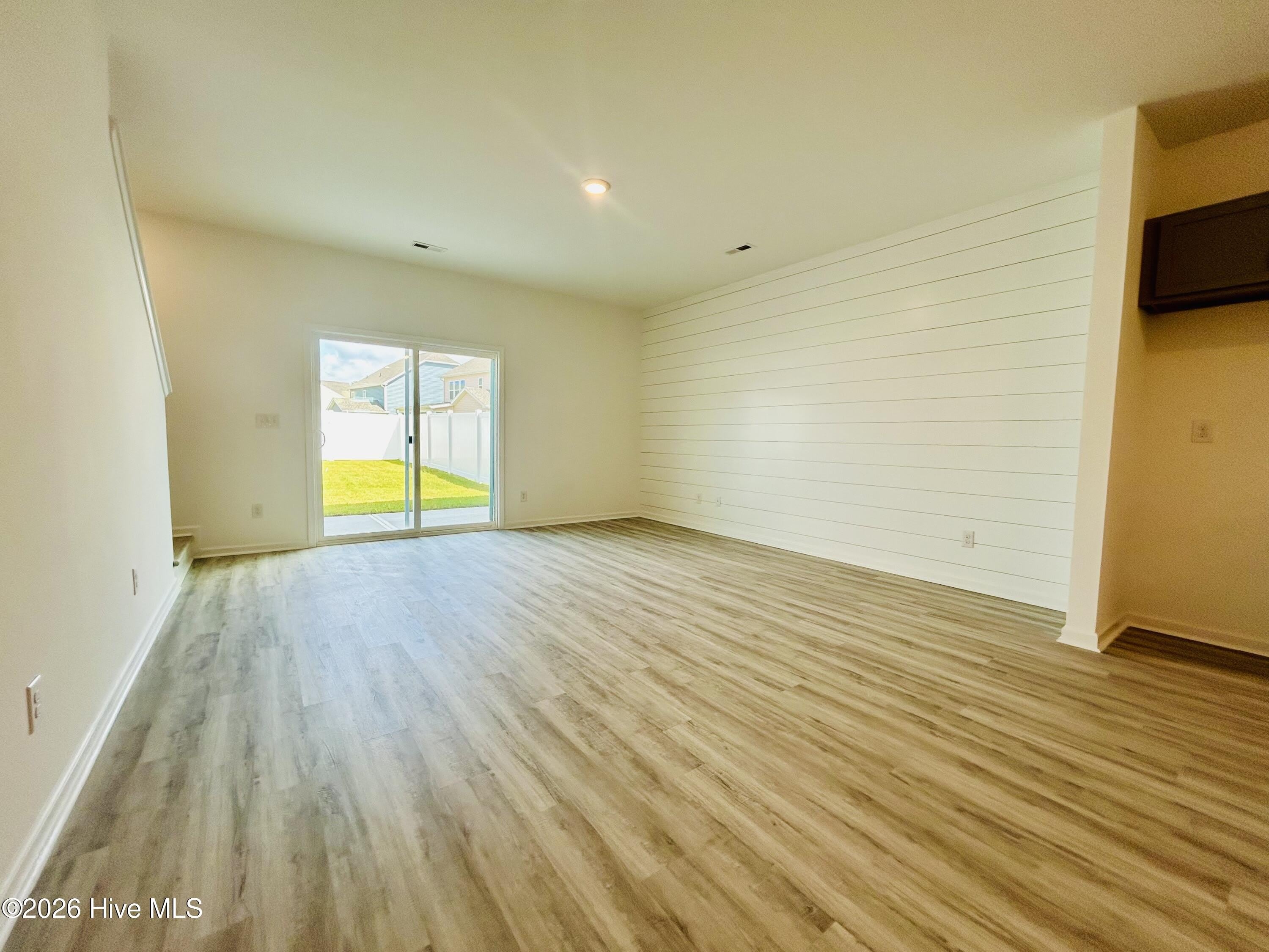 7126 Fisk Drive NE – photo 5