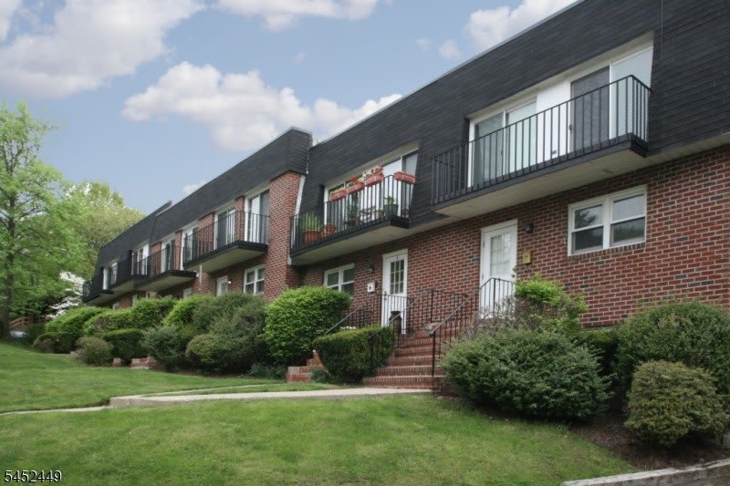 1 Carriage Way – photo 4