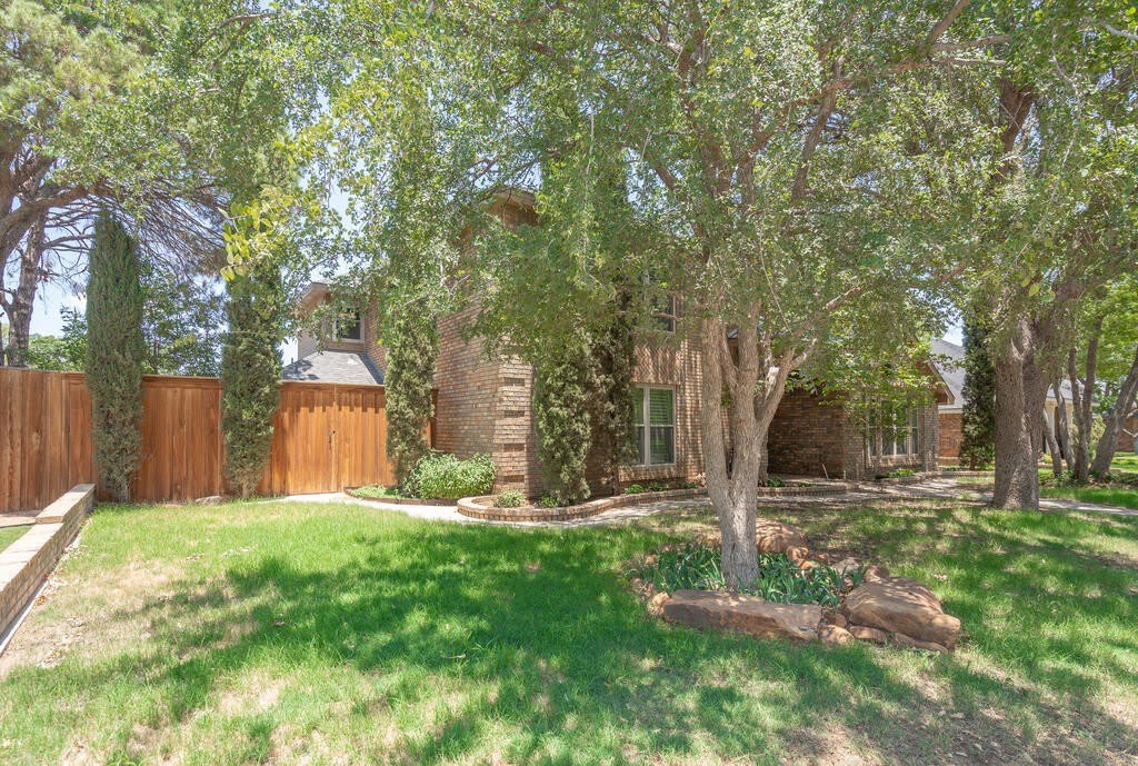 1822 Dukes Dr – photo 3