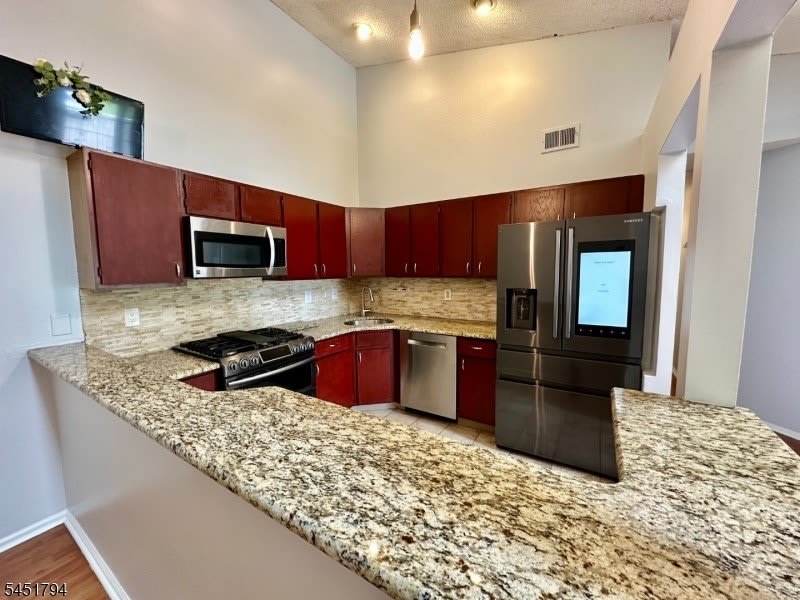 111 Lindsey Ct – photo 4