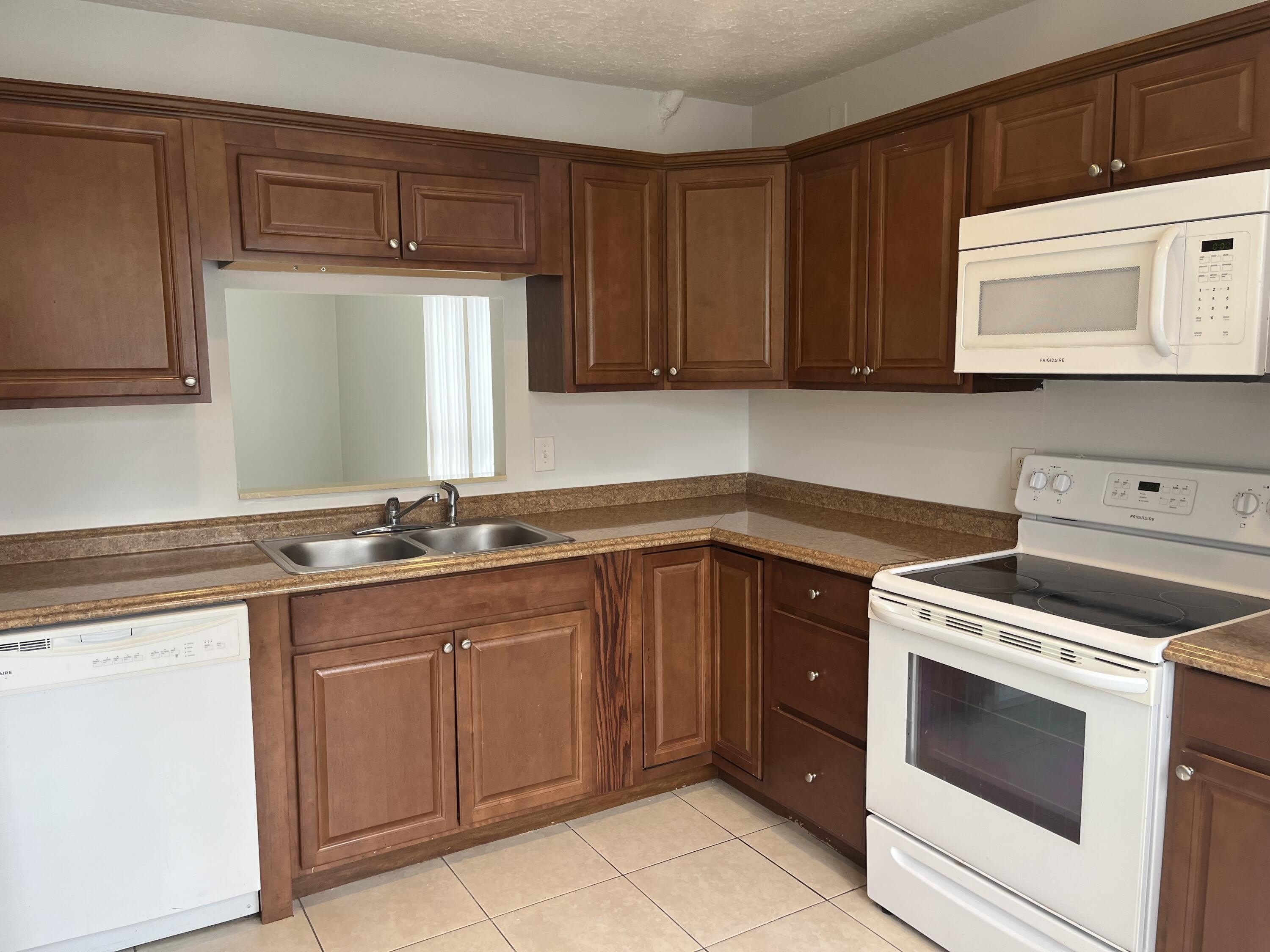 796 Hill Drive – photo 2