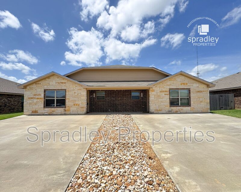943 Laila Ln – photo 1