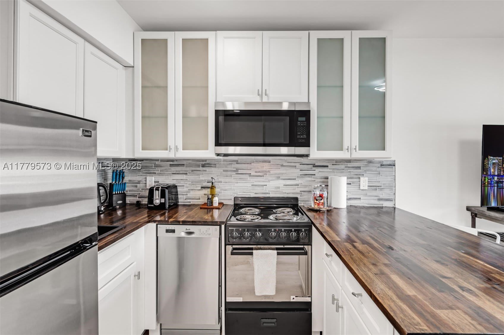 1630 Sw 4Th Ave – photo 5