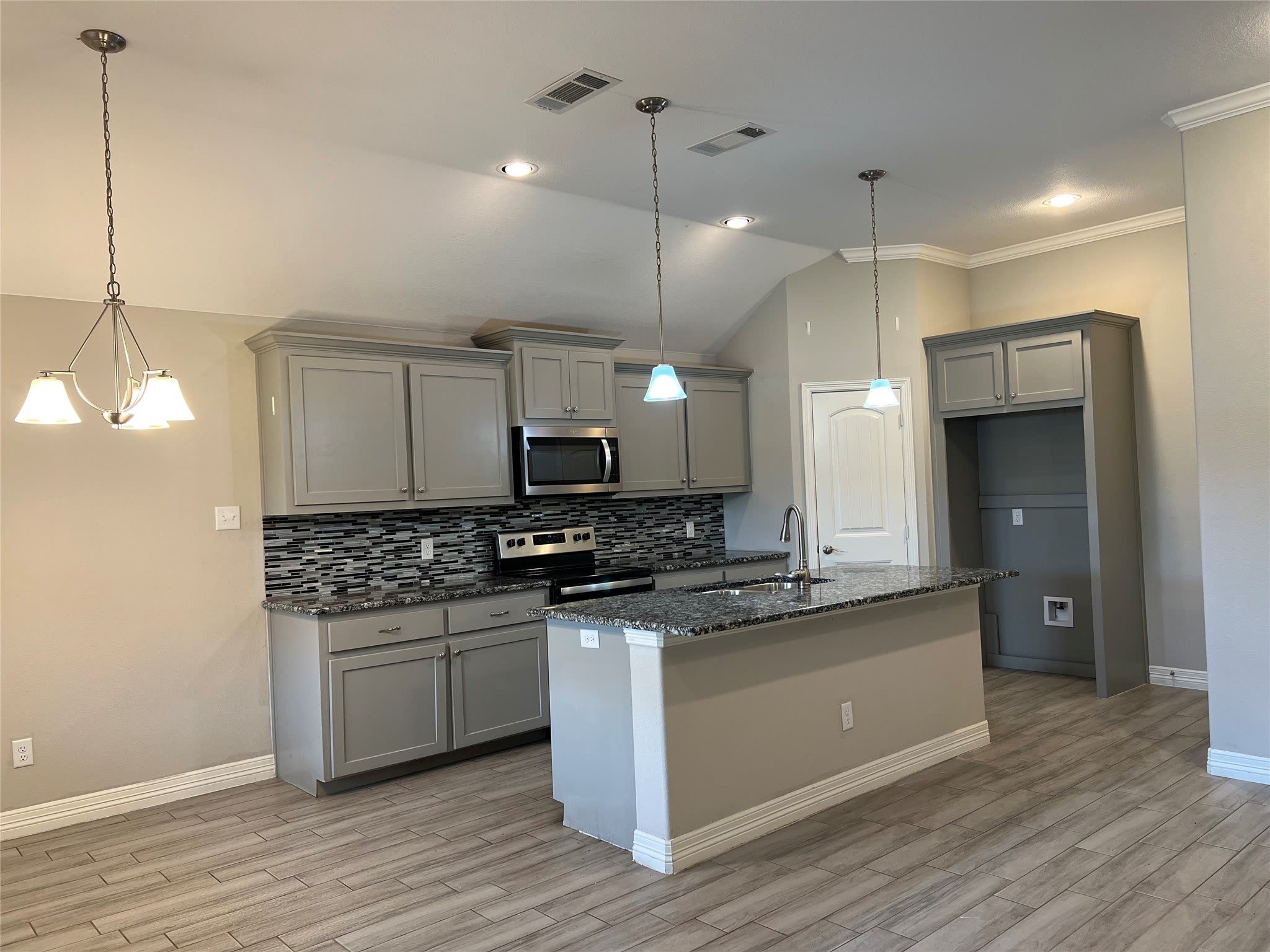 148 Frank Street – photo 4
