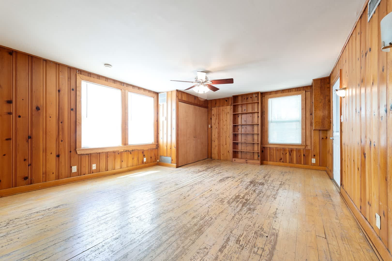 Ut Pre Lease 4 Bed 2 Bath North Campus Home Wood Floors Spacious Rooms Washer Dryer Backyard – photo 5