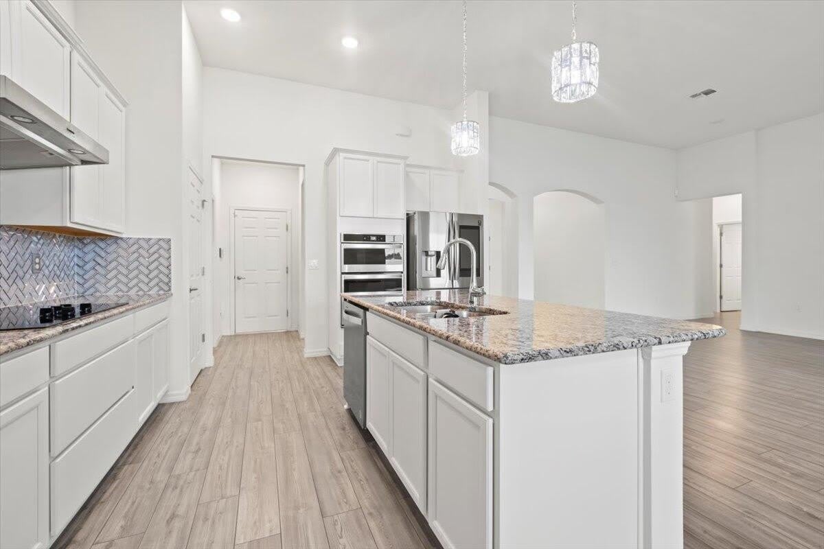 2661 SW Import Drive – photo 4
