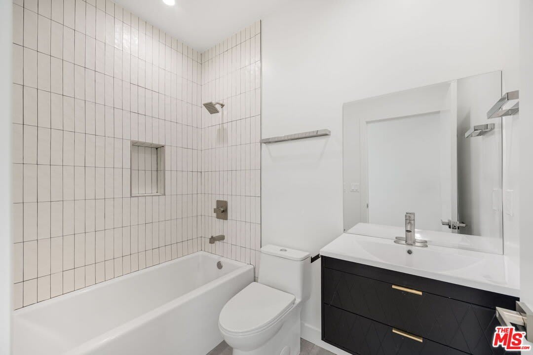 11253 Hatteras St – photo 4