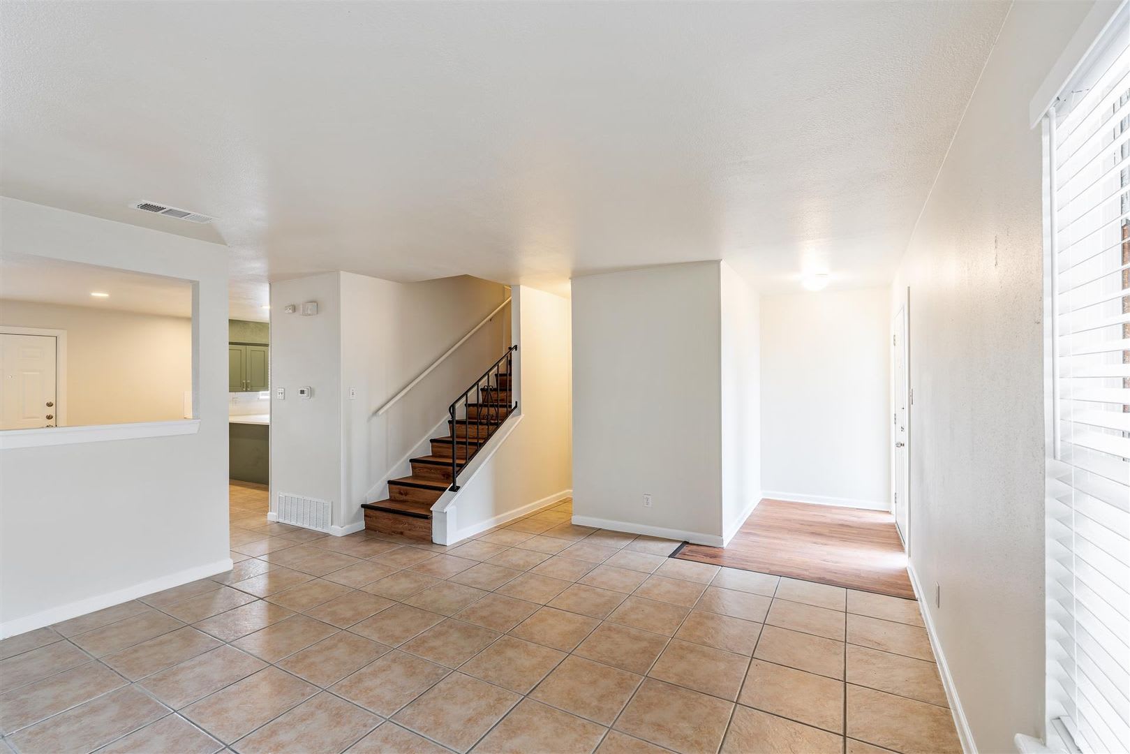 Remodeled townhouse – photo 4