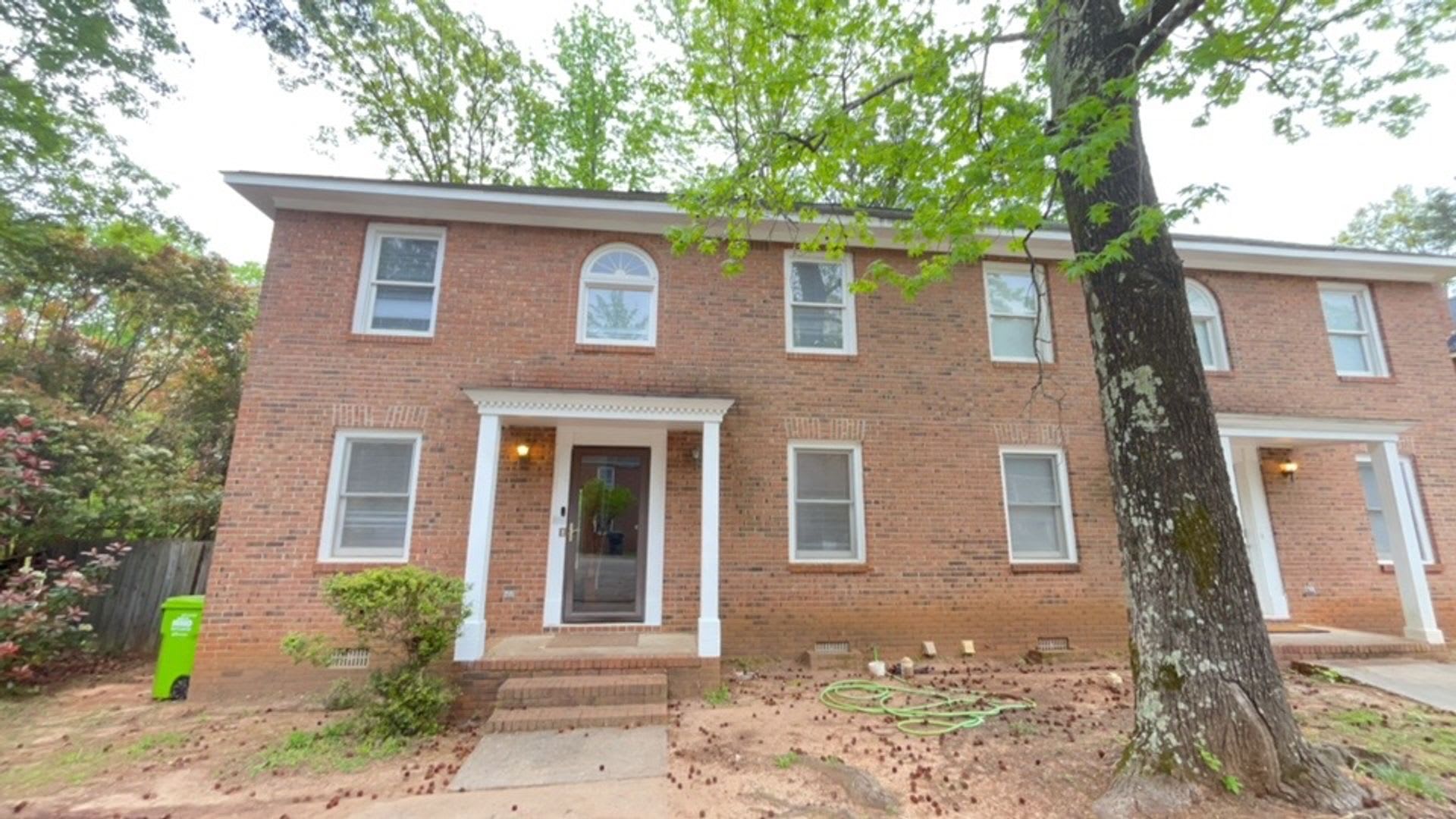 Spacious Townhouse Located In The Heart Of Irmo – photo 2