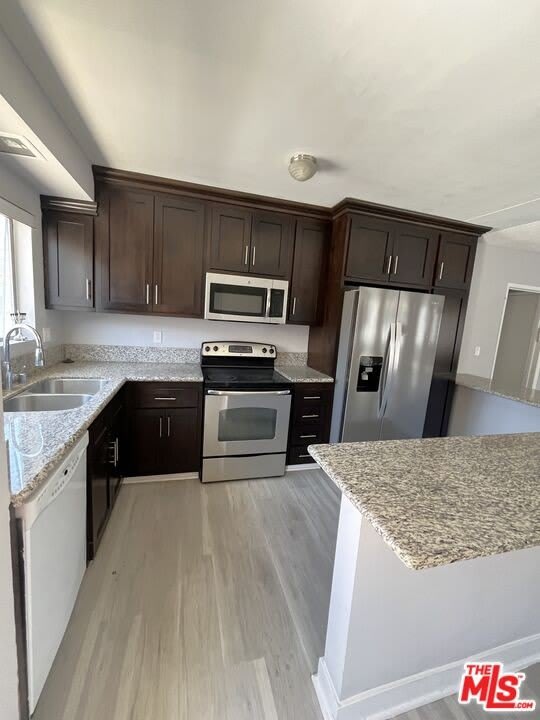 905 S Bedford St – photo 2