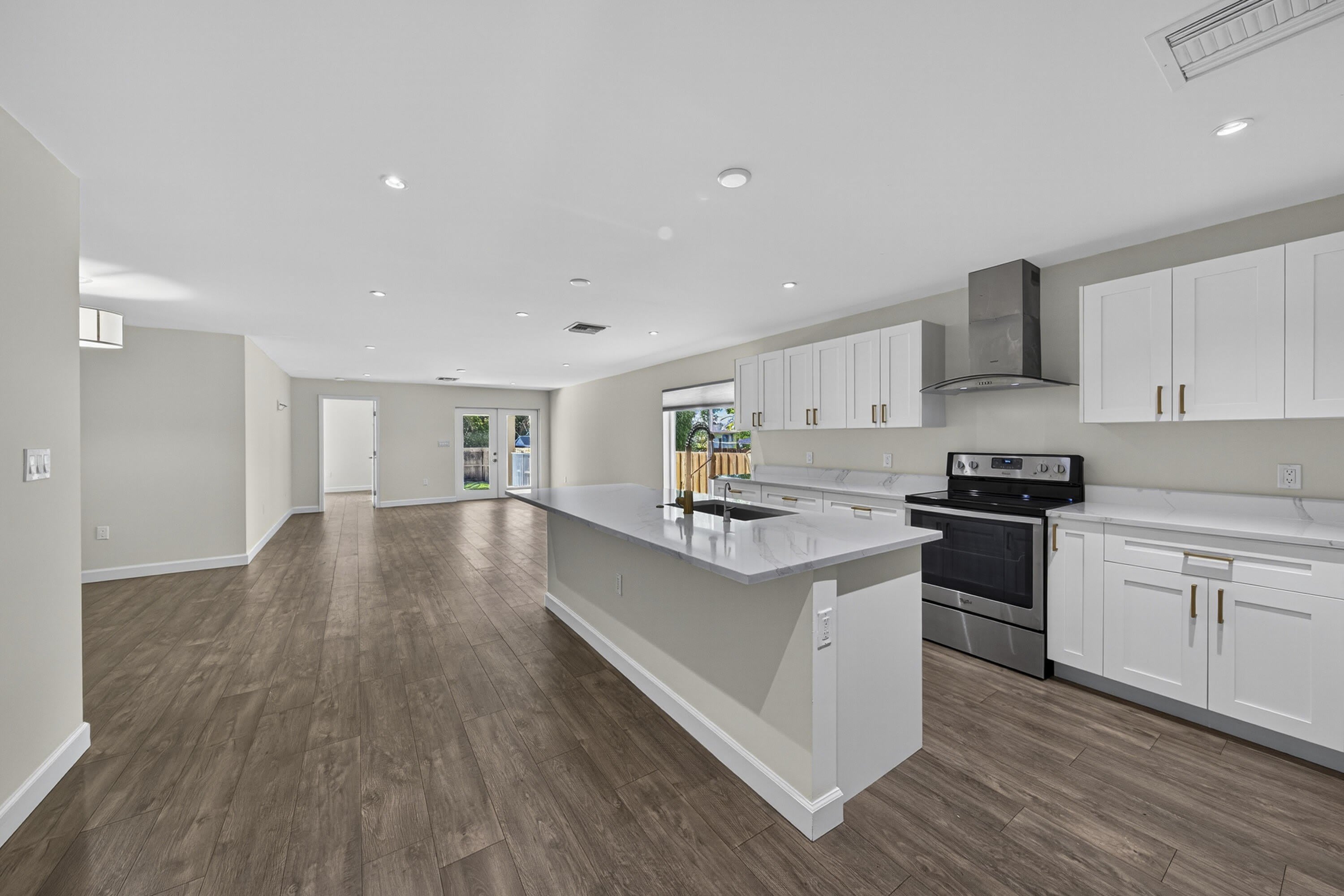 410 NE 34TH Street – photo 4