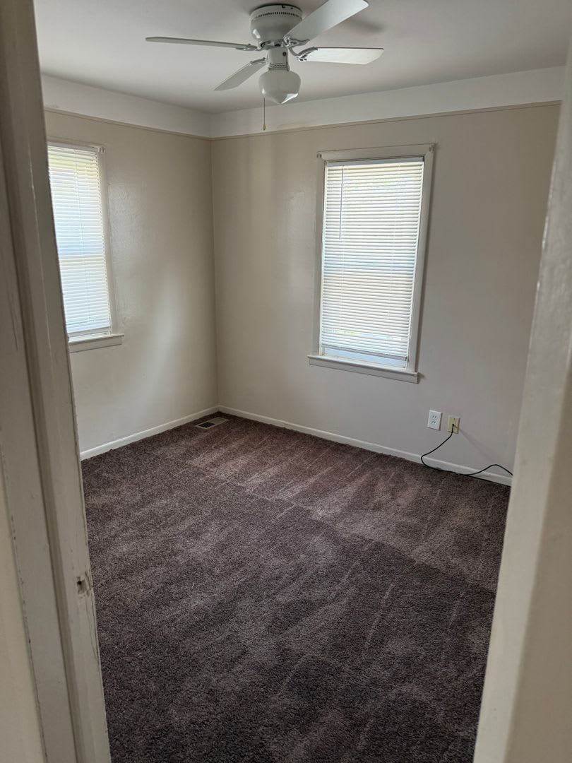 2 Bedroom SF Property with 2 car detached garage – photo 4