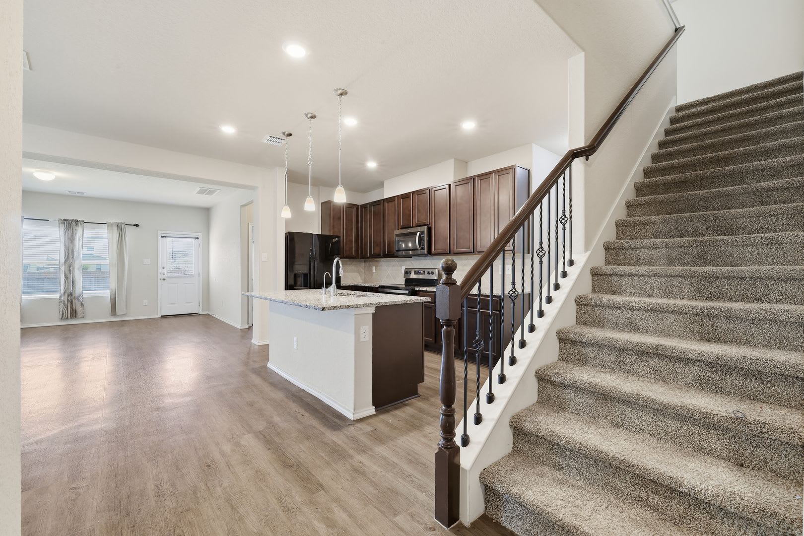 Stunning Cinco Lakes Home with First-Floor Primary Suite – photo 3