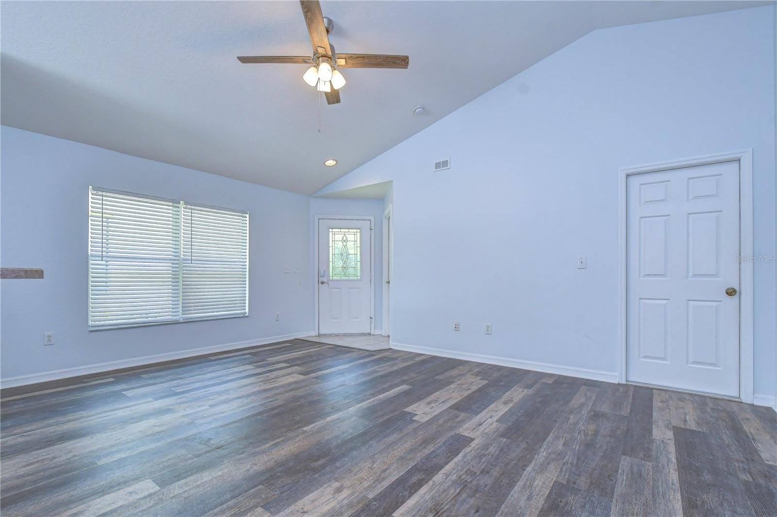 6010 SKYLARKCREST Drive – photo 5