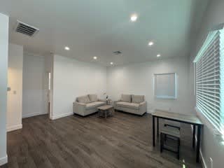 247 1 2 E Adams Blvd – photo 5