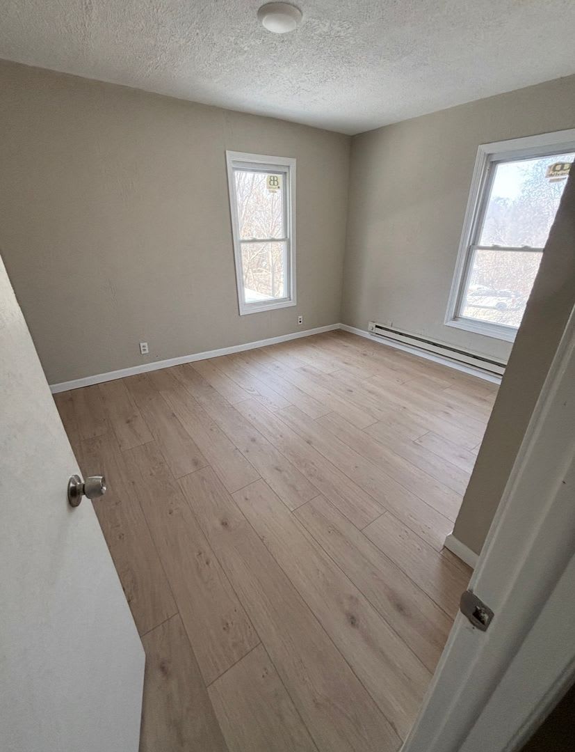 Huge 5 bedroom 2 bath home – photo 3