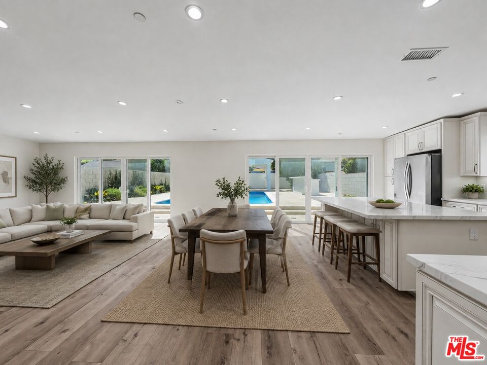 5035 Zelzah Avenue – photo 1