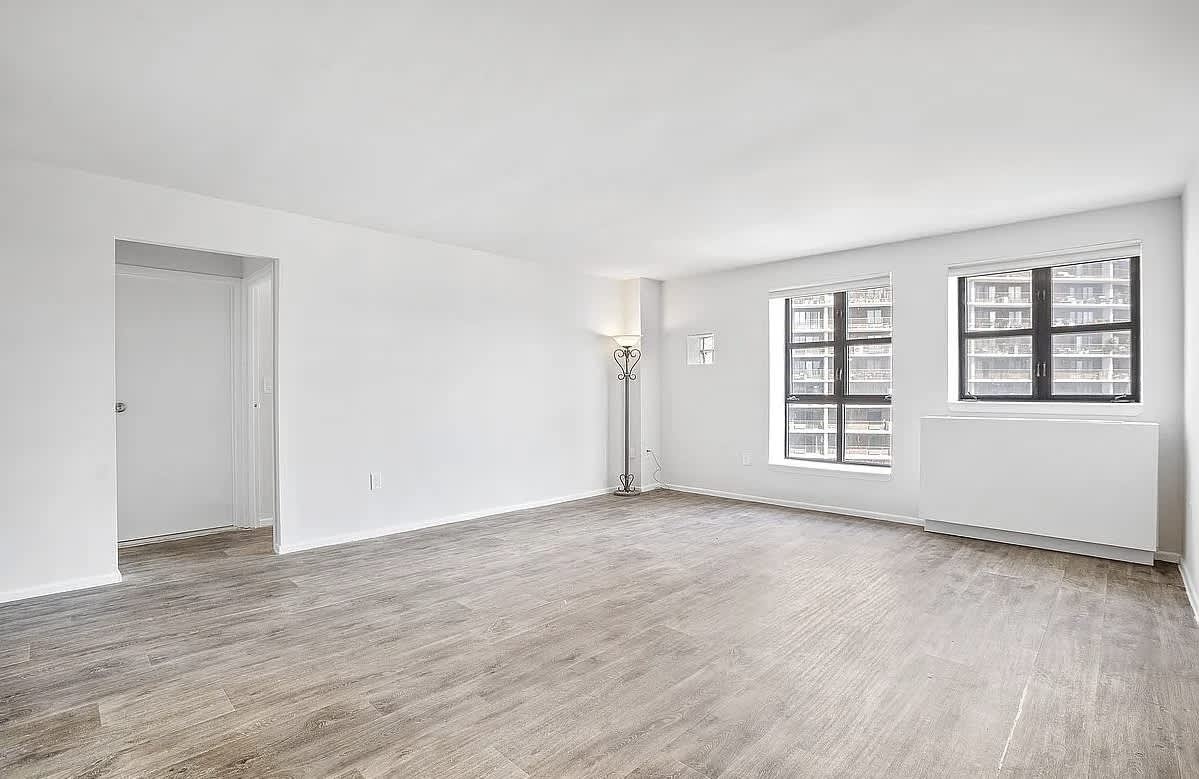 2554 12th St Apt 4C – photo 4