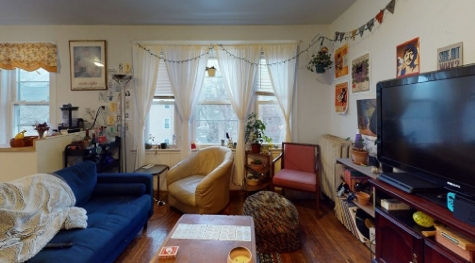 4 Bed 2 Bath with Washer and Dryer in Unit – photo 1