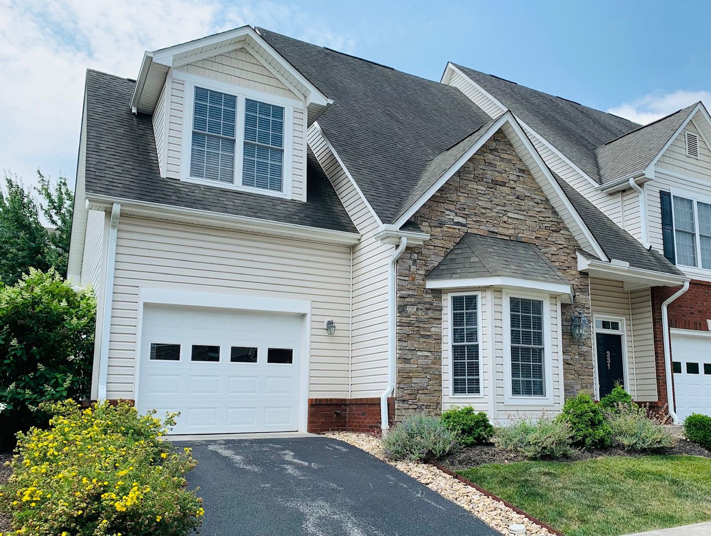 3 Bedroom 3 5 Bath End Unit Townhouse – photo 3