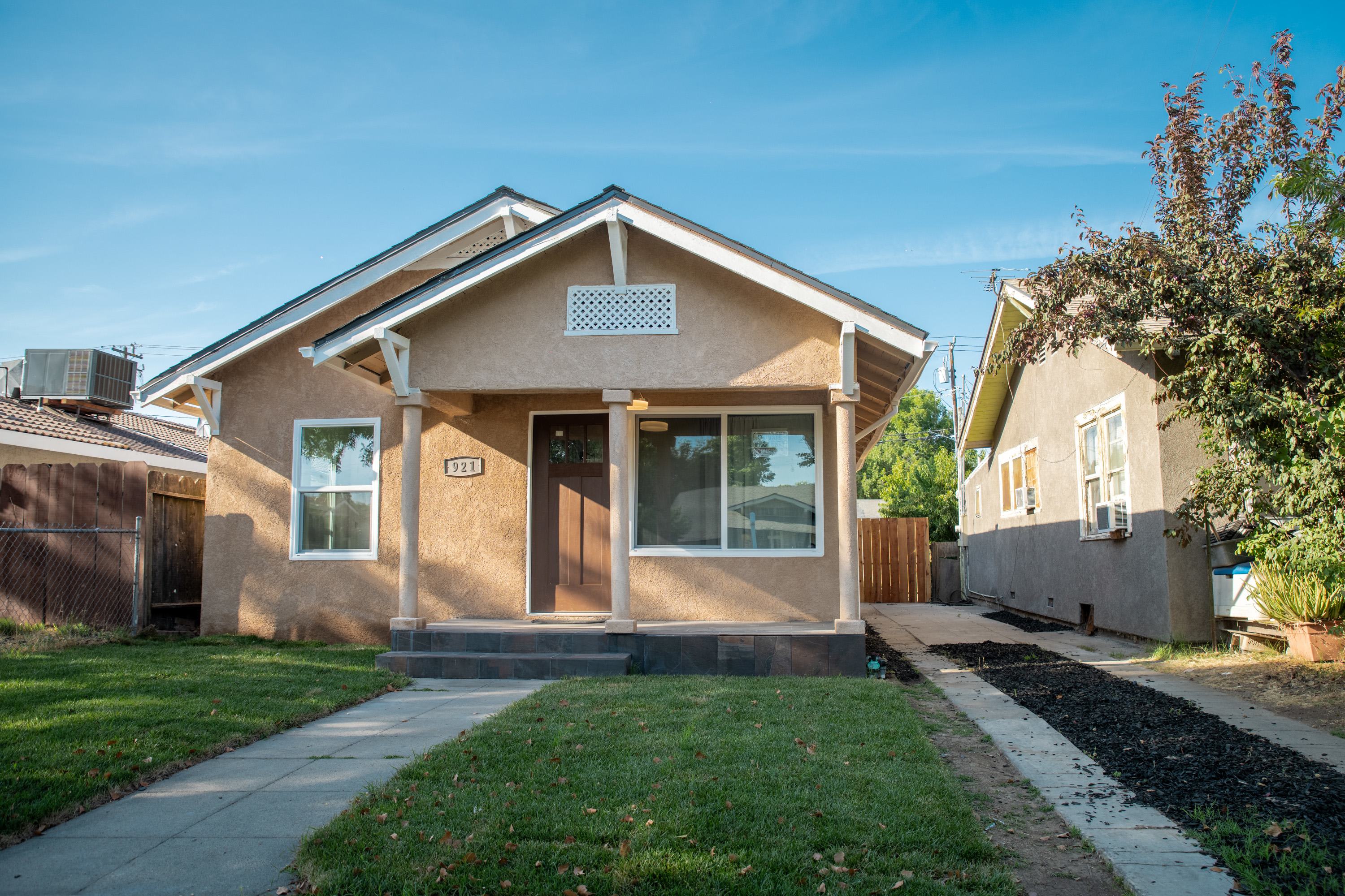 921 W 19th St – photo 1