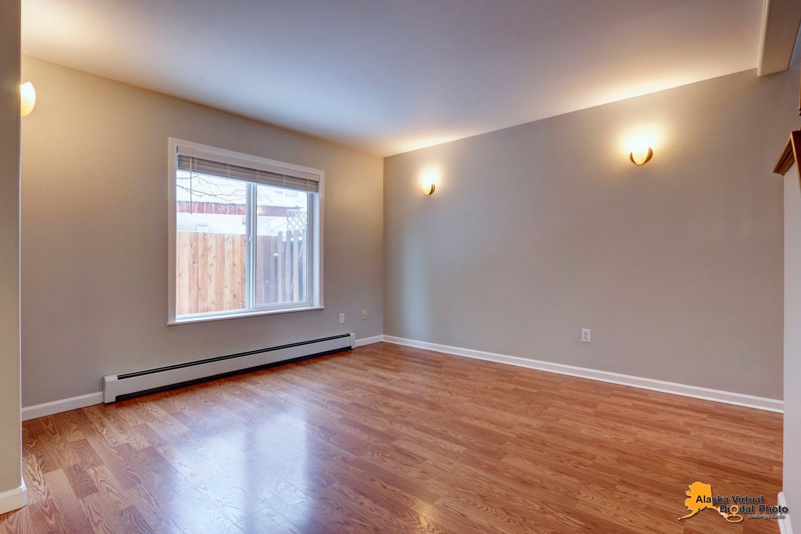 Amberwood Park Homey Townhouse With Fenced Backyard – photo 4