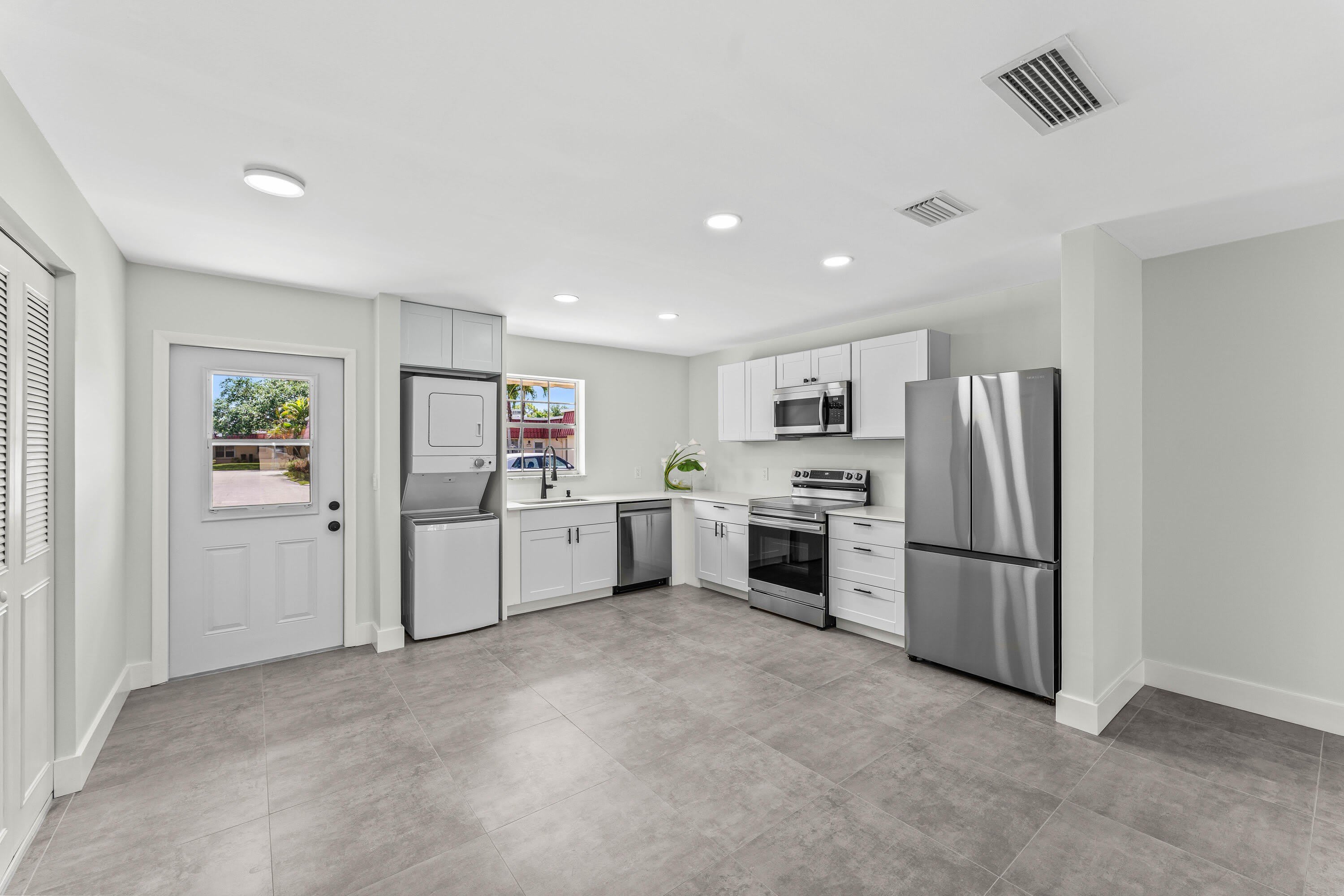 711 Laconia Circle – photo 5