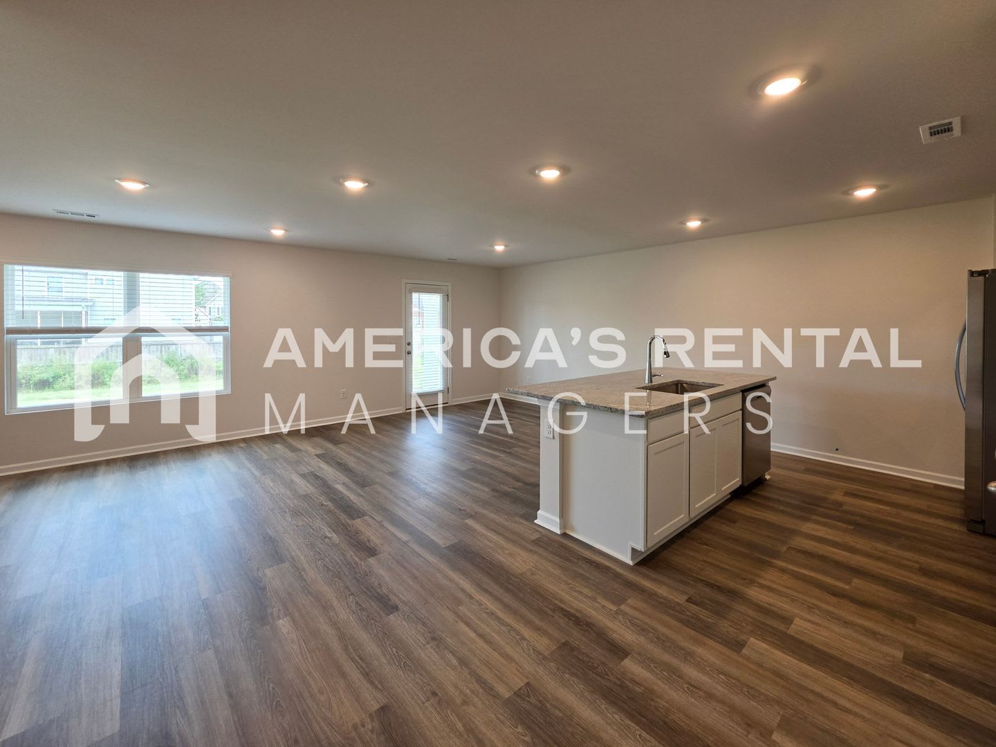 Move In Special New Construction Home For Rent Available Now Sign A 13 Month Lease By 8 31 2026 And Receive A Leasing Incentive Equal To One Month S Rent Applied As A Credit Over 10 Months – photo 4