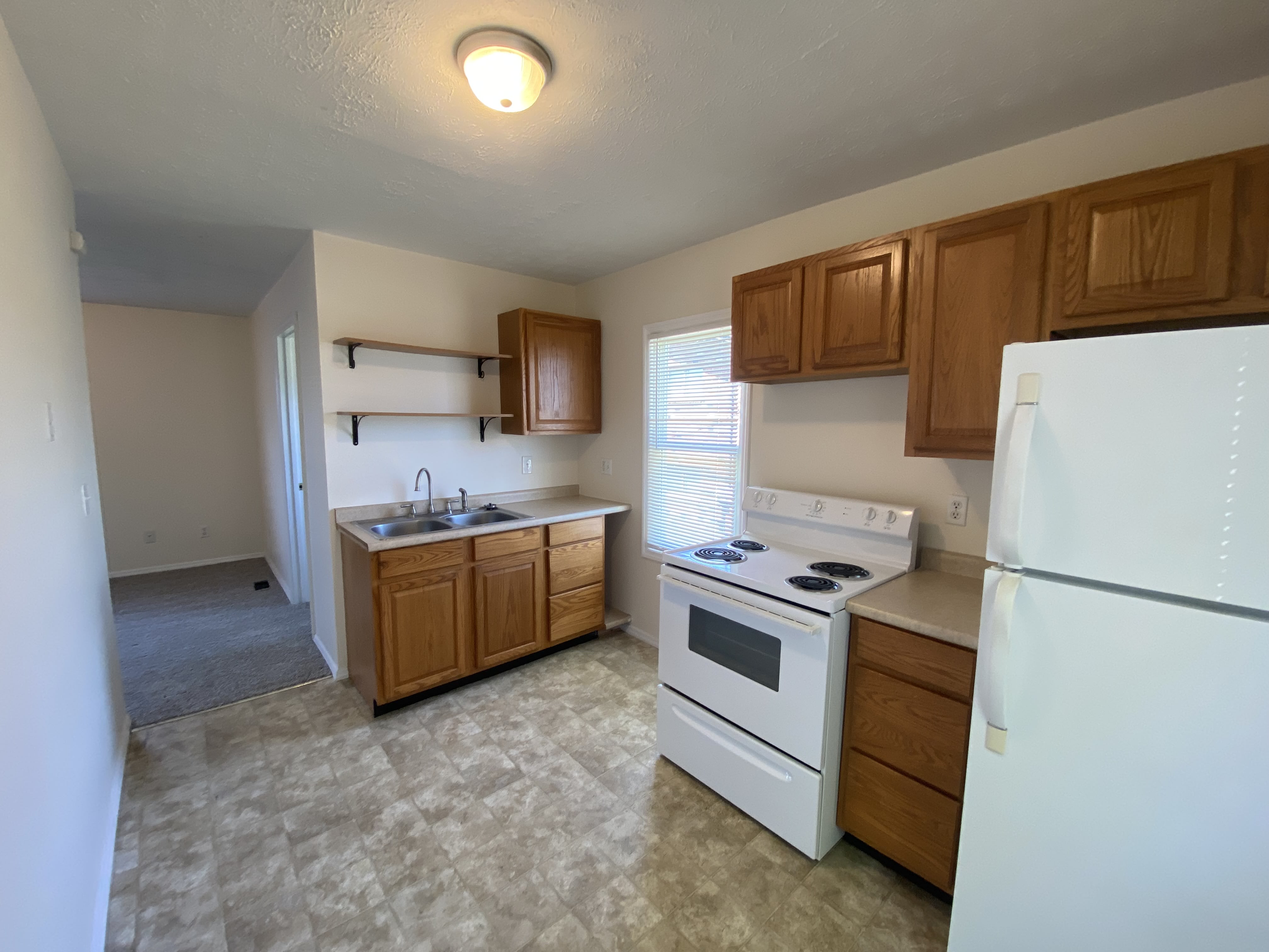 744 Lee St – photo 5