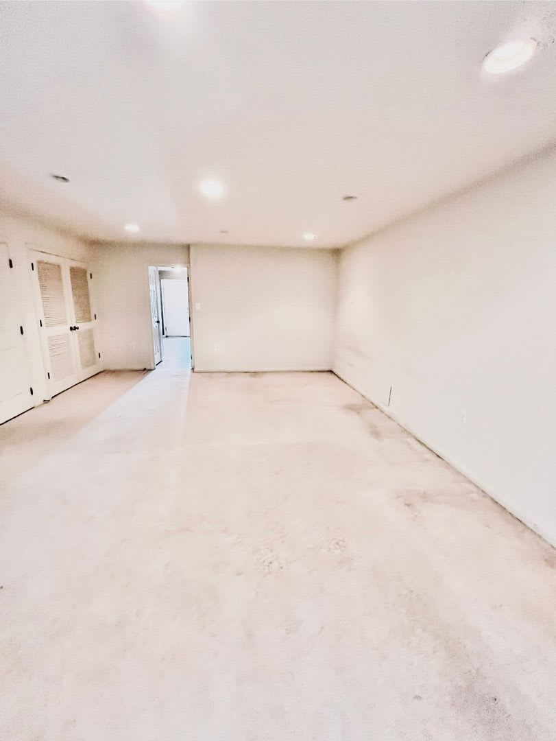 Beautiful End-Unit Townhome – 4 Bedrooms, 2 Full Baths & 2 Half Baths – photo 5