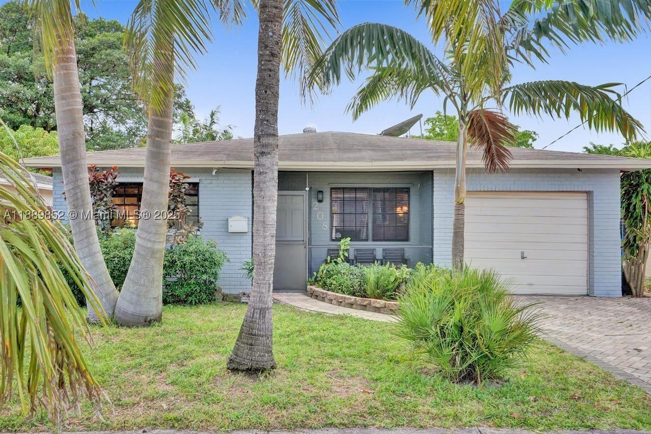 208 SW 2nd Ave – photo 3