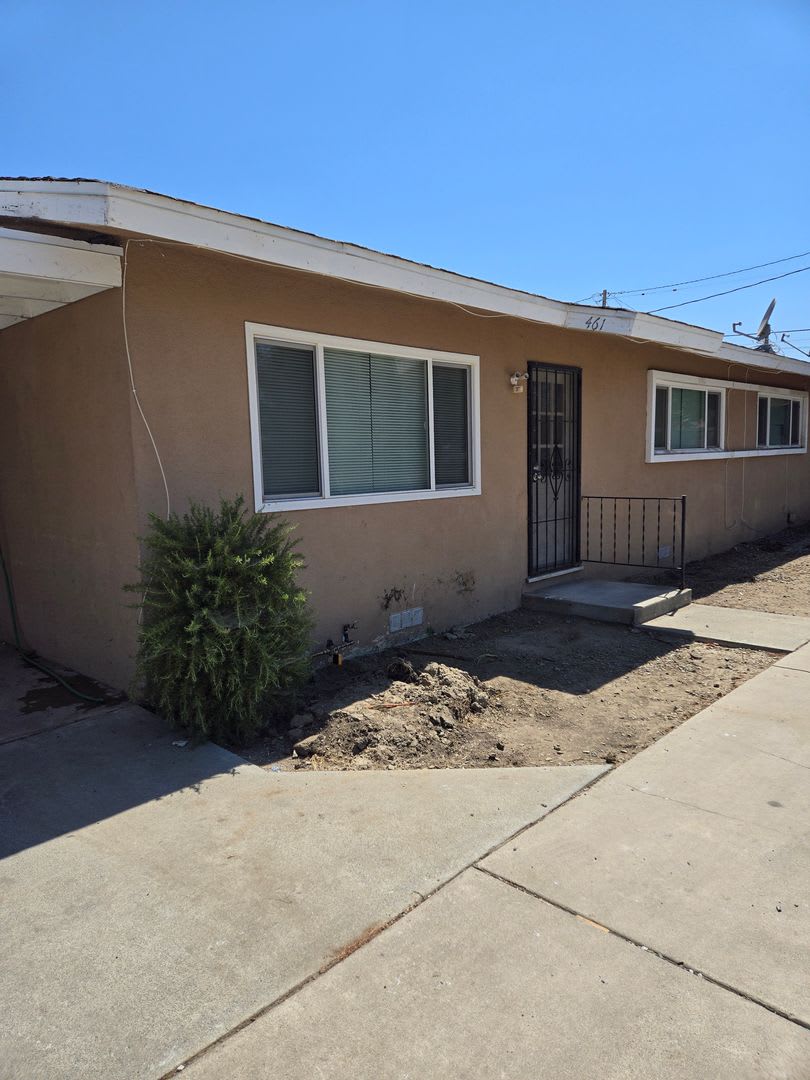 1 550 2 Bedroom 1 Bath For Rent – photo 2