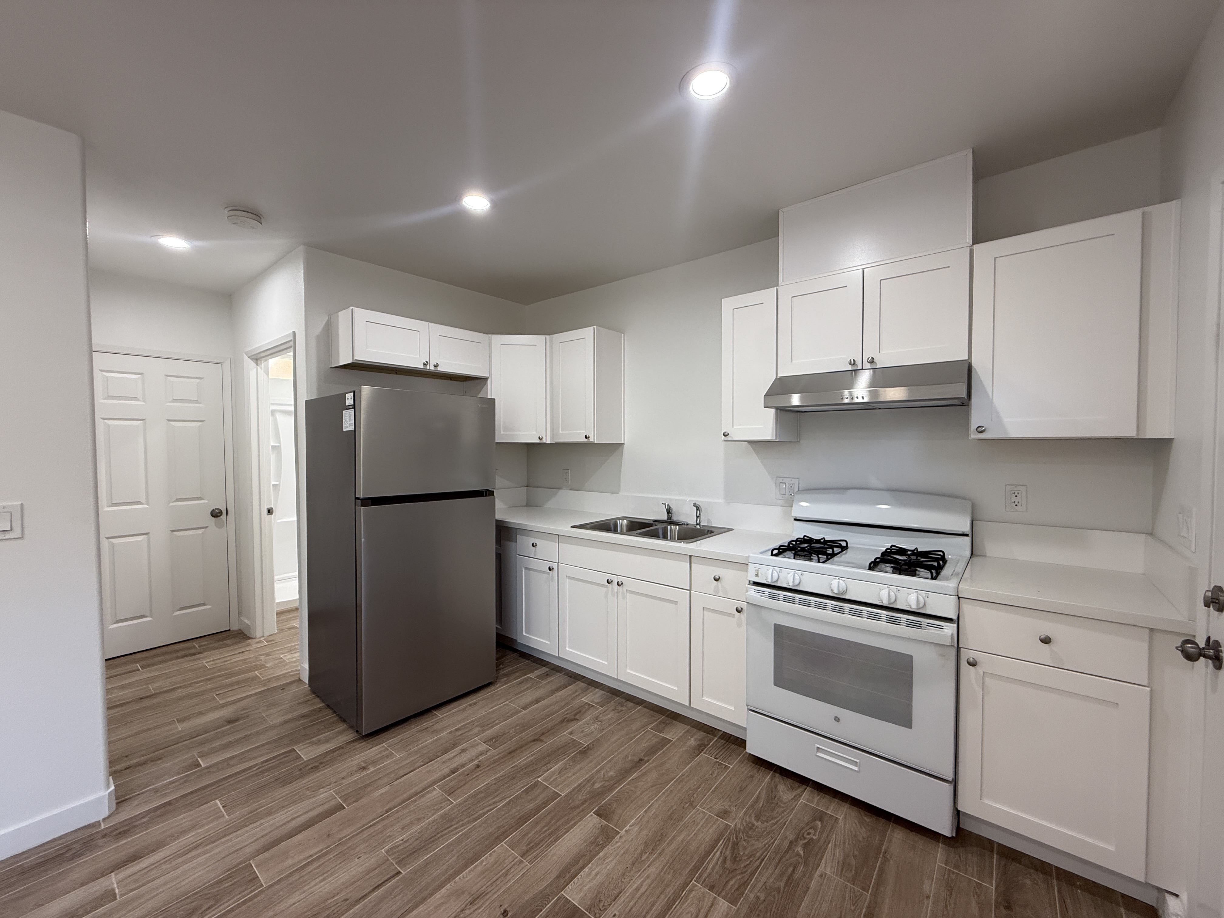 1304 W Nectarine Ave # A – photo 3