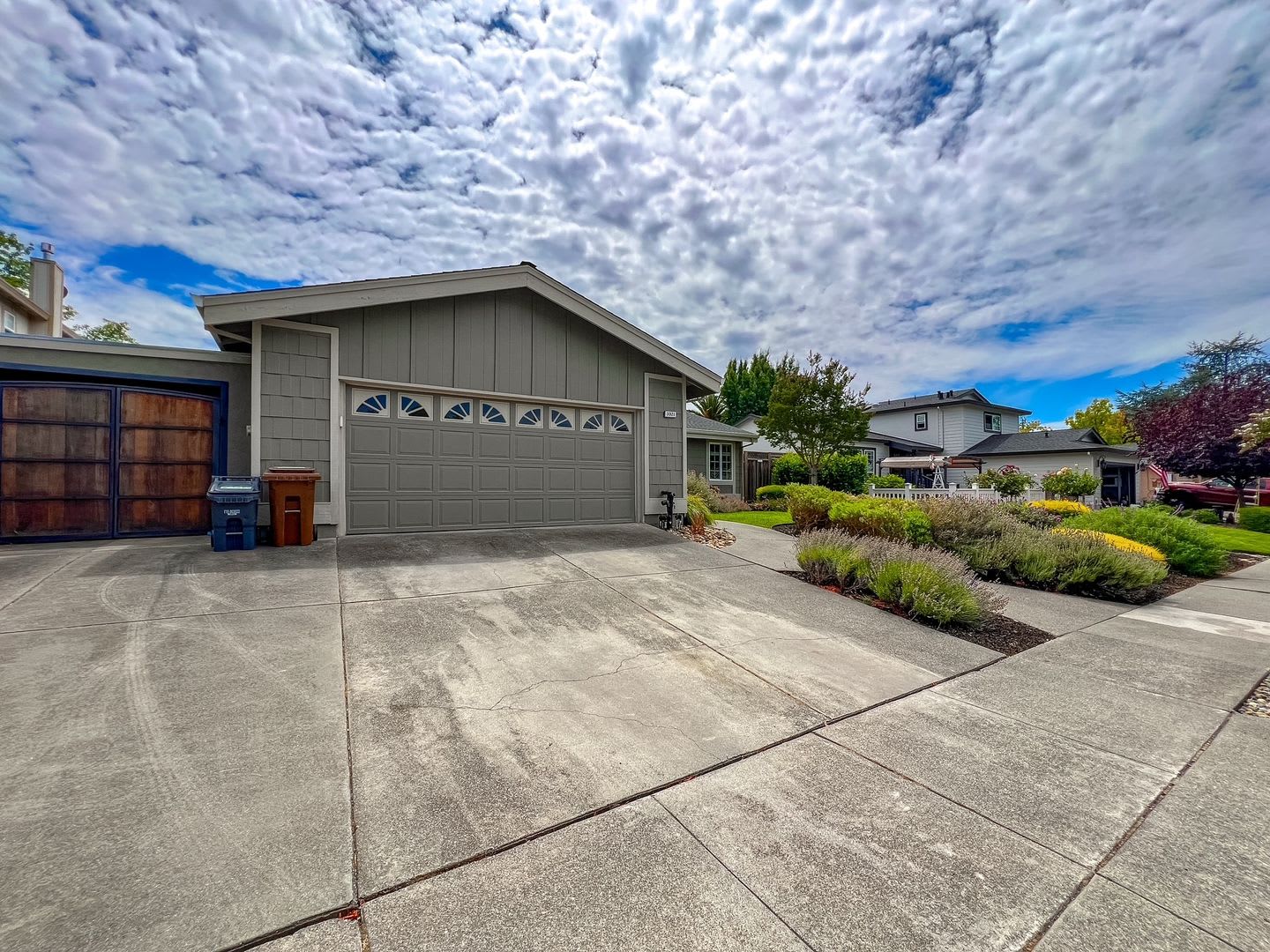 Elegant Browns Valley Four Bedroom Home – photo 2