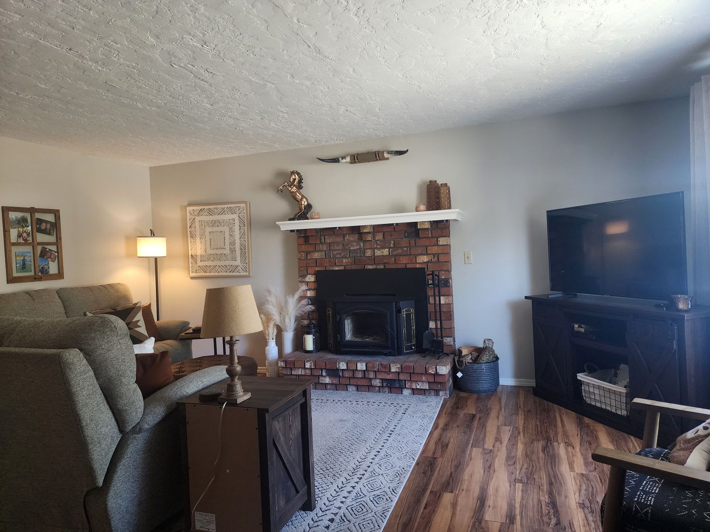 Pet Friendly, Single-Level, Attractively Updated Home in NE Newberg – photo 4