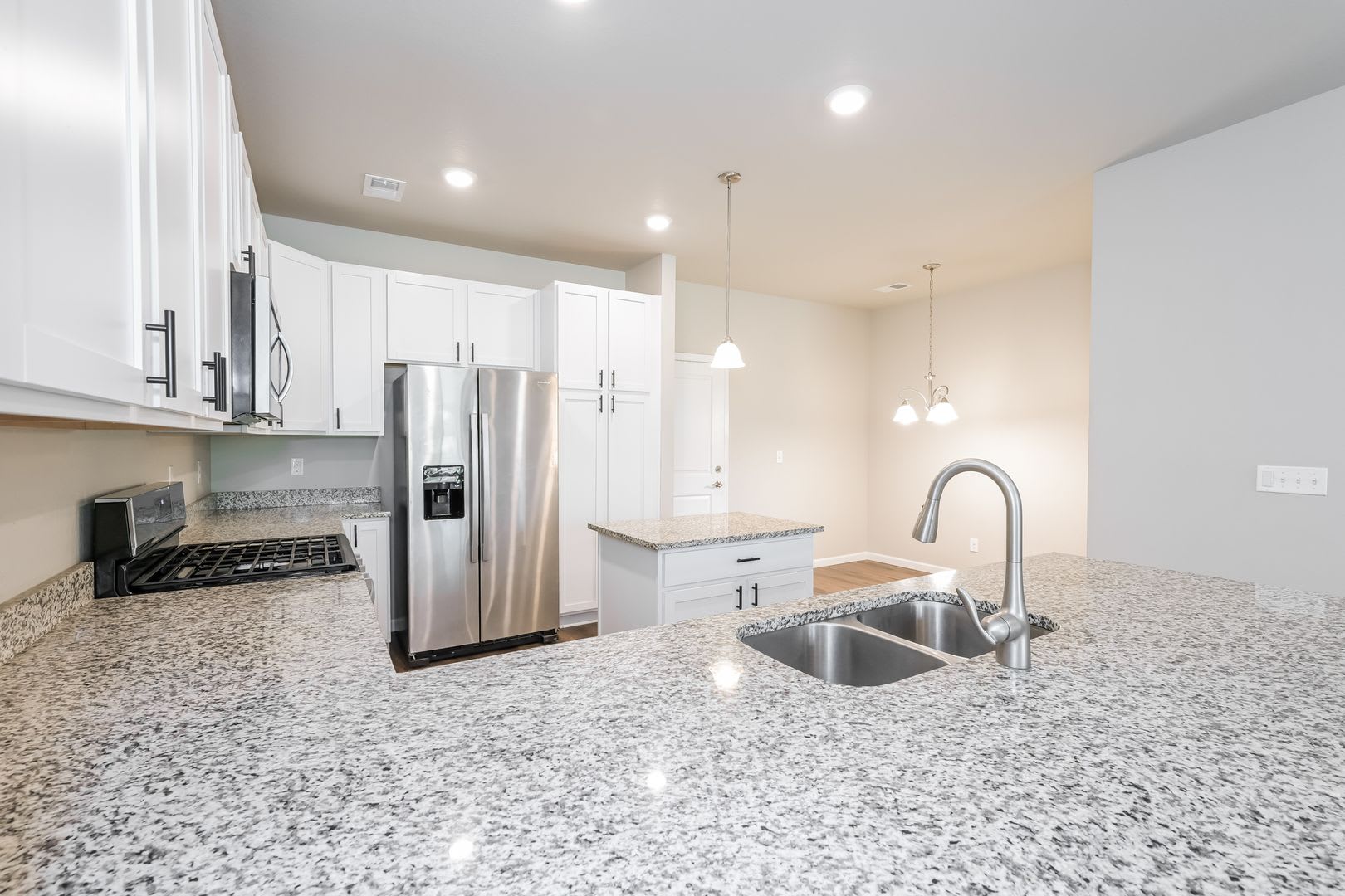 Beautiful 3 Bed 2 5 Bath Townhome – photo 5