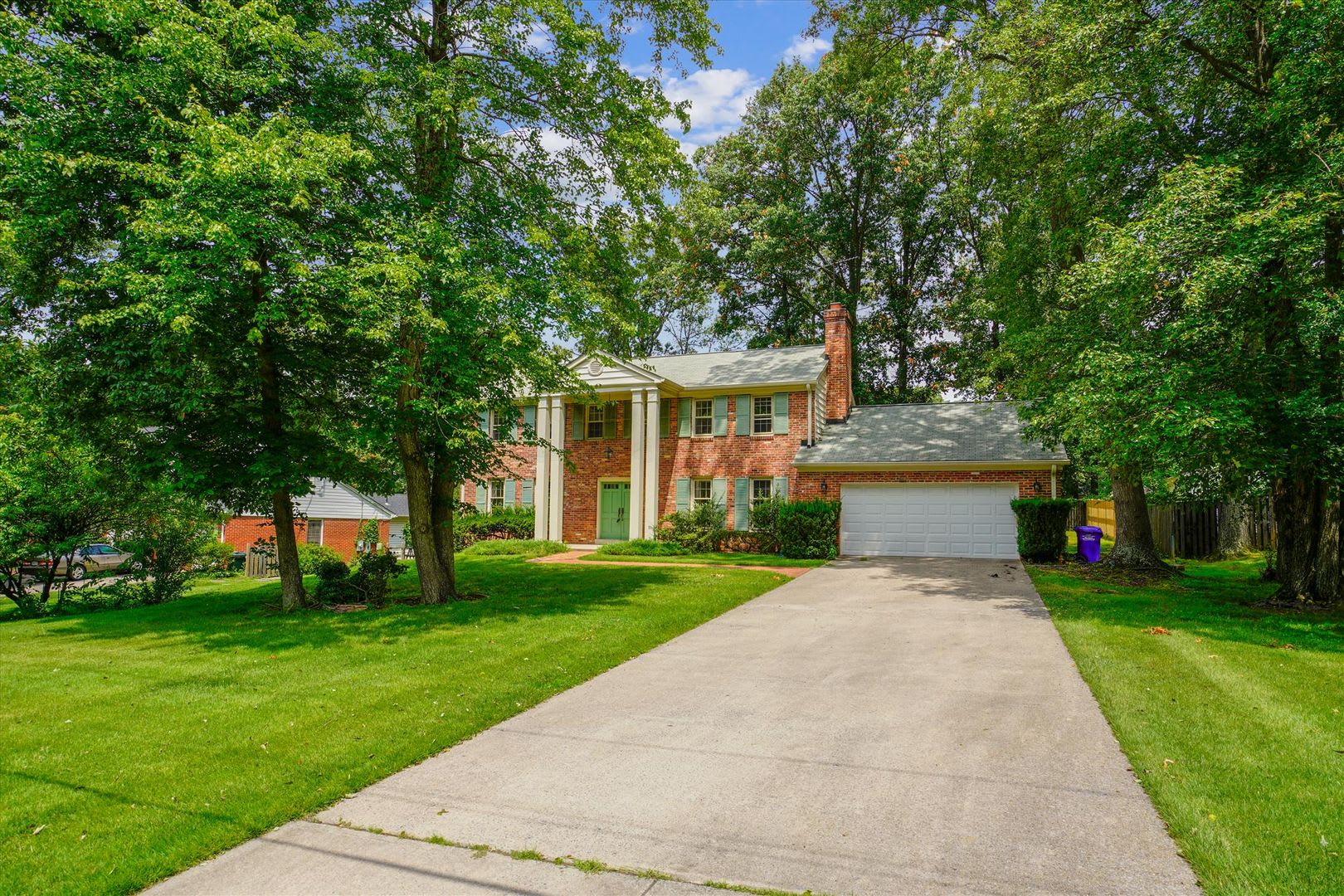 Beautifully Updated Center Hall Colonial In The Fox Hills Neighborhood Of Potomac – photo 4