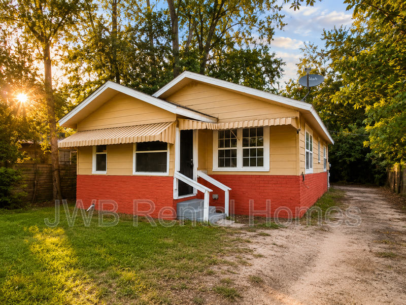 2053 Baldwin St – photo 1