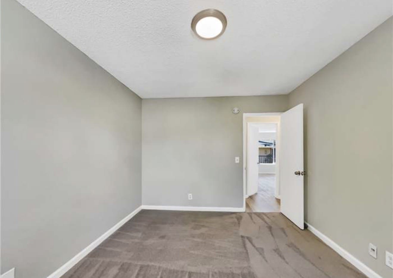 1920 N H St Apt 251 – photo 4