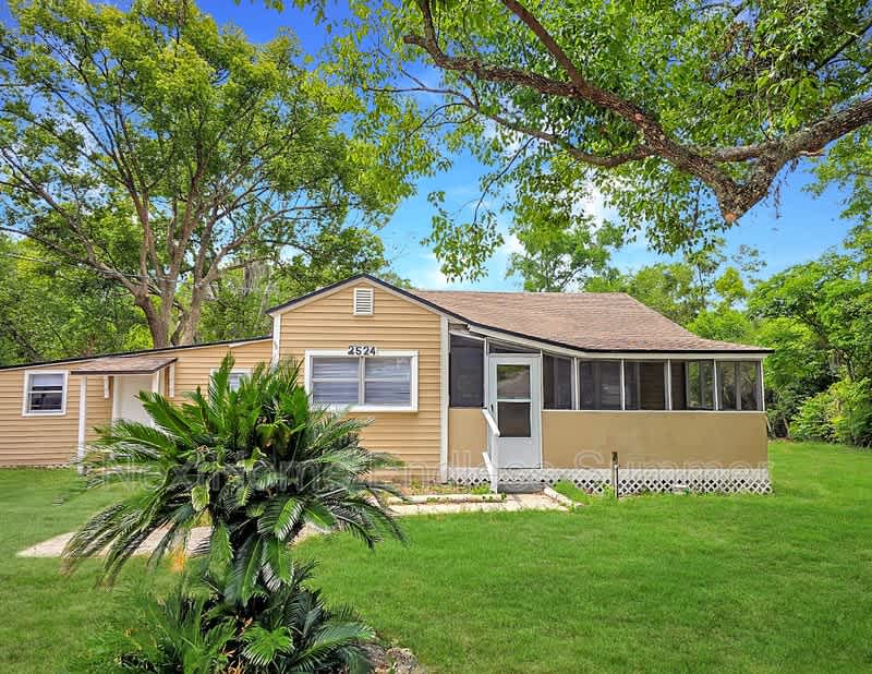 2524 Forest Boulevard – photo 1