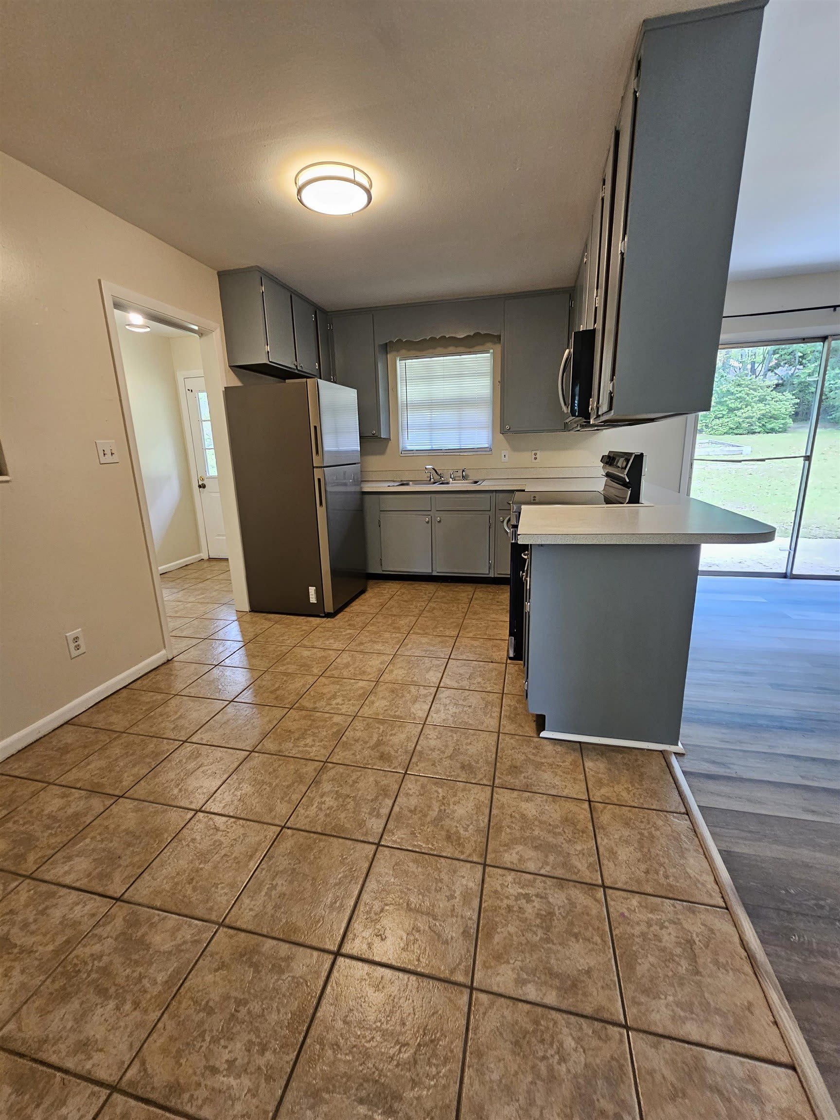 550 E Bradford Road – photo 5