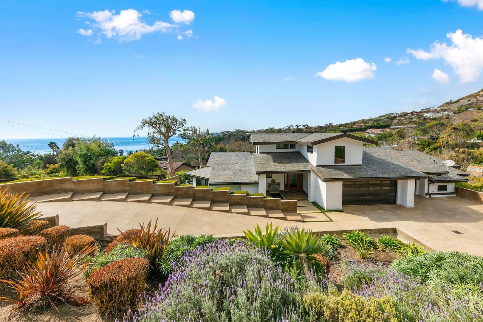 4 Bed, 5 bath home with stunning ocean views located in Malibu hills – photo 1