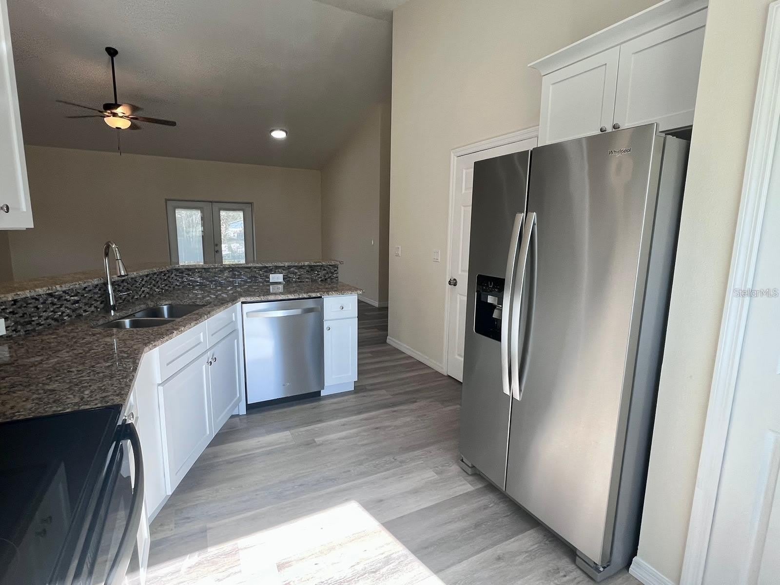 925 LORA Street – photo 4