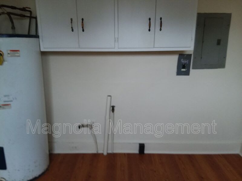 410 Young St – photo 4