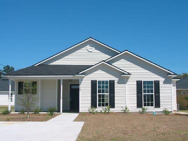 Four Bedroom Two Bath In Hahira – photo 1