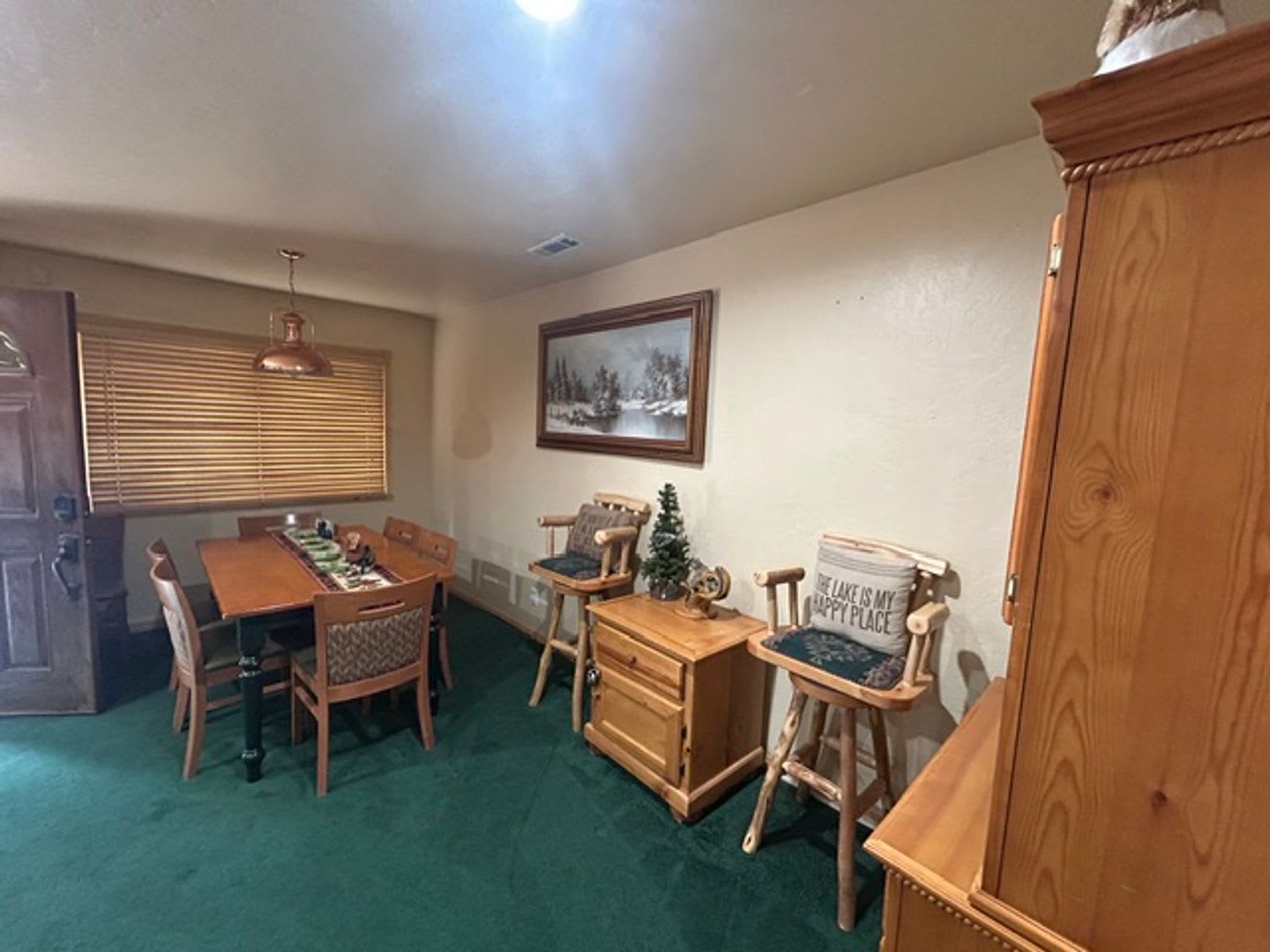 Furnished 2 Bedroom With Fenced Yard – photo 3