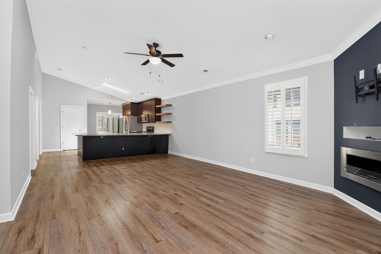 Gorgeous 3 Bedroom Home in Belmont Neighborhood! – photo 5