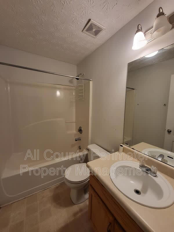 5543 Pineridge Court – photo 4